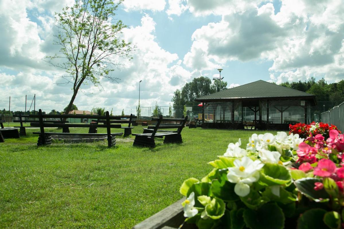 Camping Oaza Blonie Kornik Domki Standard - 3 Pokoje מראה חיצוני תמונה