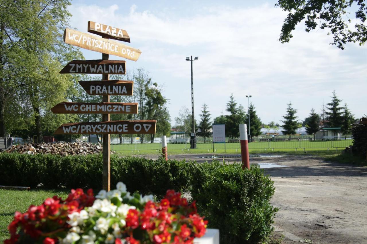Camping Oaza Blonie Kornik Domki Standard - 3 Pokoje מראה חיצוני תמונה